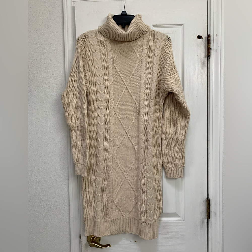**NEW Cream Cable Knit Sweater Dress Small